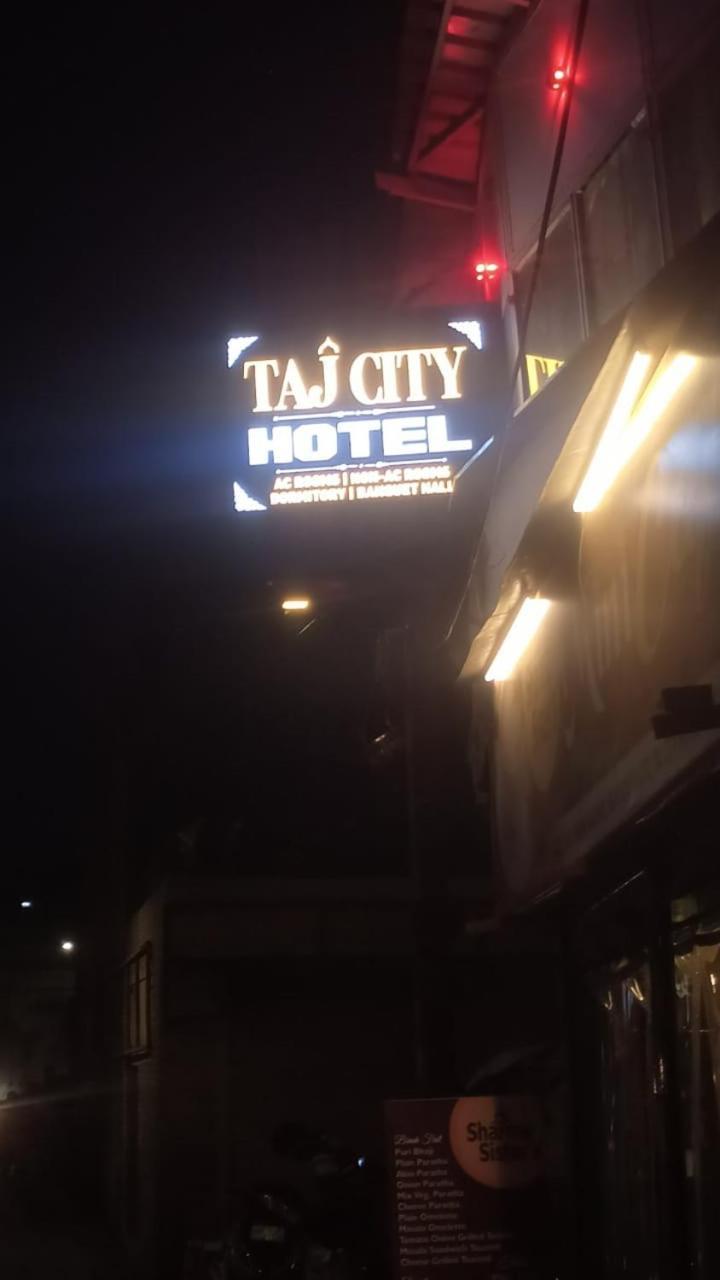 Taj City Hotel アーグラ エクステリア 写真