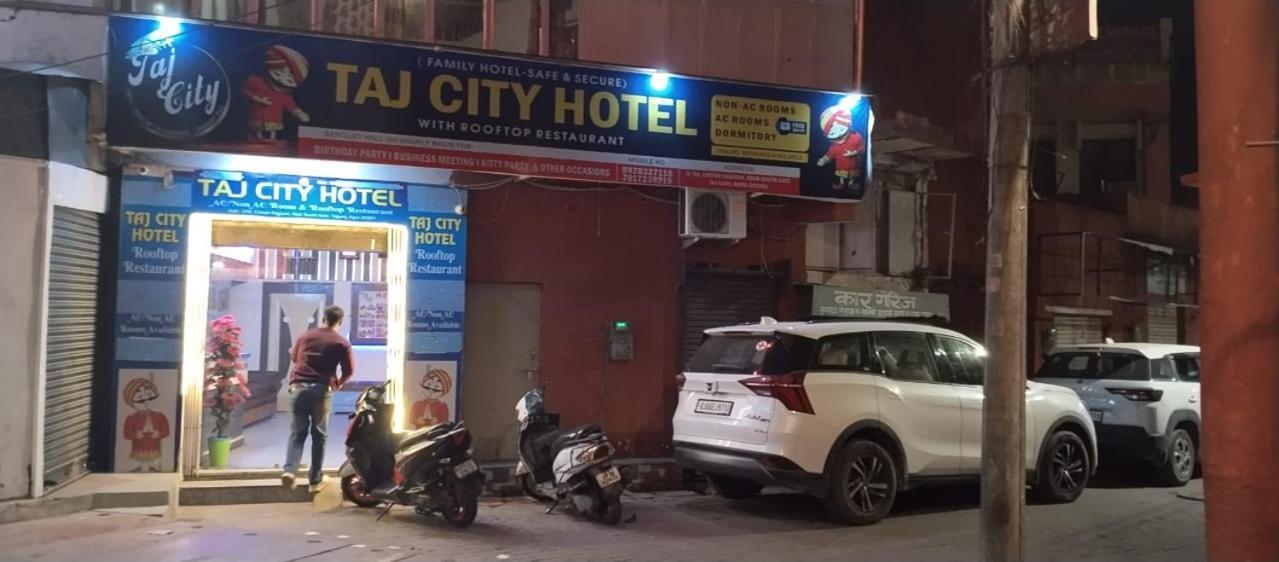 Taj City Hotel アーグラ エクステリア 写真